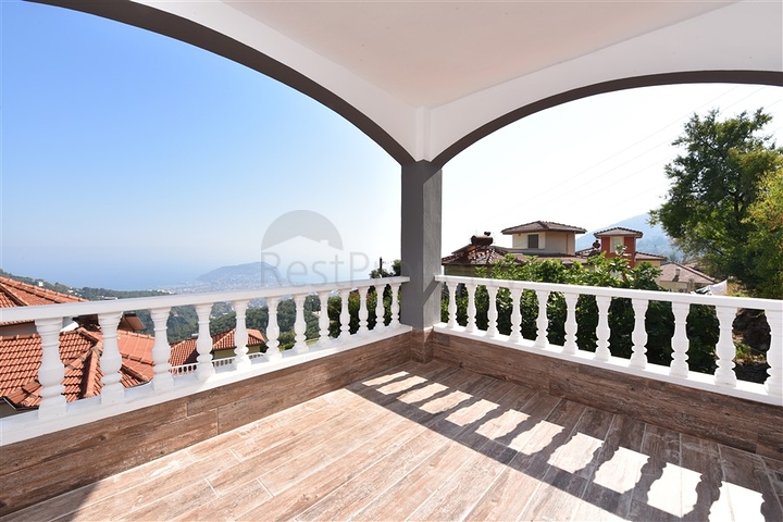 فيلا طابقين باطلالة بحر في الانيا