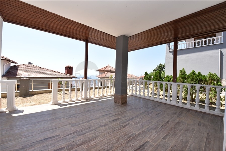 فيلا طابقين باطلالة بحر في الانيا