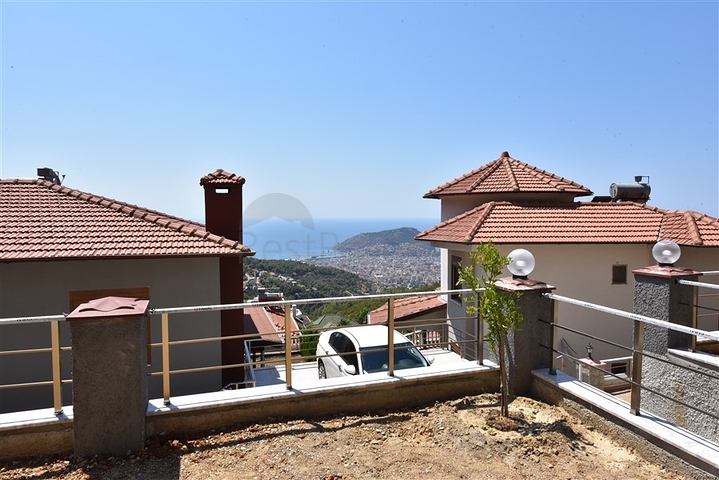 فيلا طابقين باطلالة بحر في الانيا