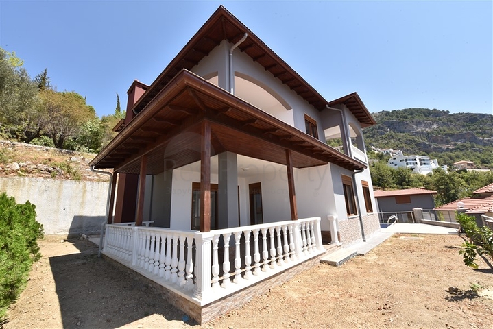 فيلا طابقين باطلالة بحر في الانيا