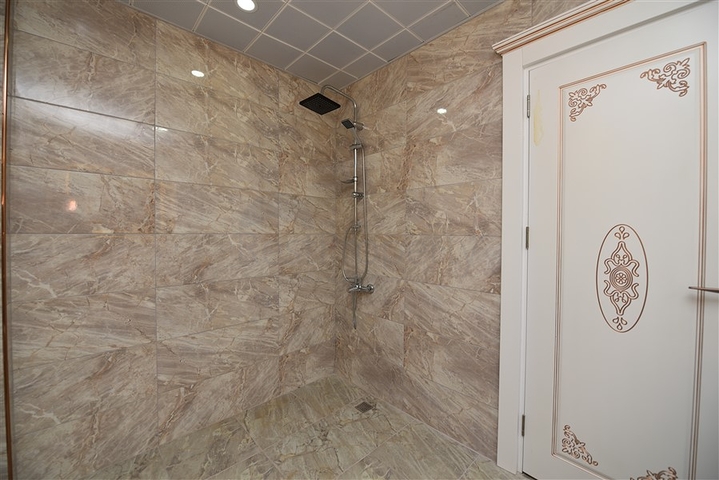 فيلا طابقين باطلالة بحر في الانيا