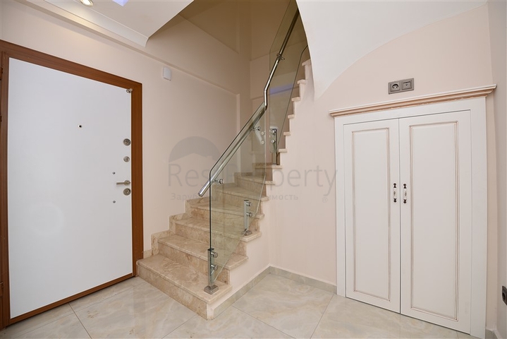 فيلا طابقين باطلالة بحر في الانيا