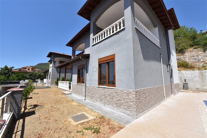 فيلا طابقين باطلالة بحر في الانيا