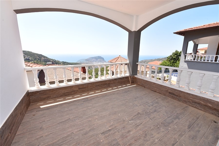 فيلا طابقين باطلالة بحر في الانيا