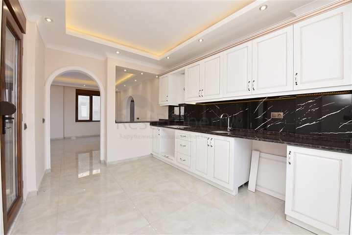 فيلا طابقين باطلالة بحر في الانيا