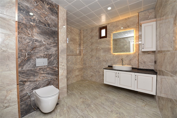 فيلا طابقين باطلالة بحر في الانيا