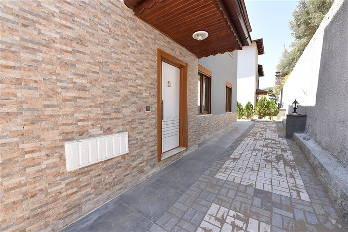 فيلا طابقين باطلالة بحر في الانيا