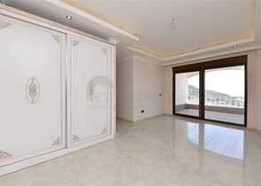 فيلا طابقين باطلالة بحر في الانيا