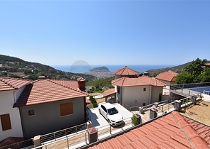 فيلا طابقين باطلالة بحر في الانيا