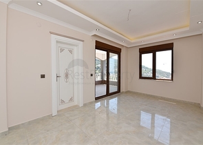 فيلا طابقين باطلالة بحر في الانيا