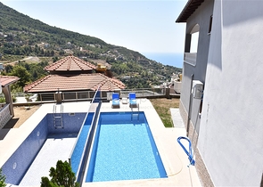 فيلا طابقين باطلالة بحر في الانيا