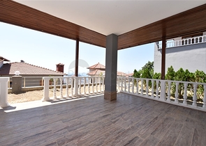 فيلا طابقين باطلالة بحر في الانيا