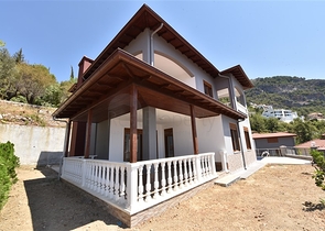 فيلا طابقين باطلالة بحر في الانيا