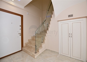 فيلا طابقين باطلالة بحر في الانيا