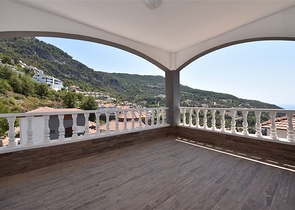 فيلا طابقين باطلالة بحر في الانيا