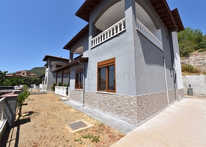 فيلا طابقين باطلالة بحر في الانيا