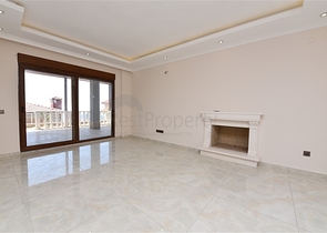 فيلا طابقين باطلالة بحر في الانيا