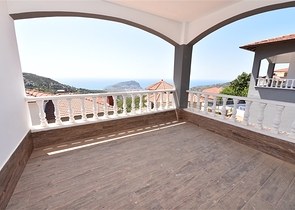 فيلا طابقين باطلالة بحر في الانيا