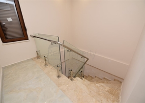 فيلا طابقين باطلالة بحر في الانيا