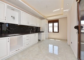 فيلا طابقين باطلالة بحر في الانيا