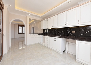 فيلا طابقين باطلالة بحر في الانيا