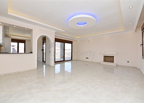 فيلا طابقين باطلالة بحر في الانيا