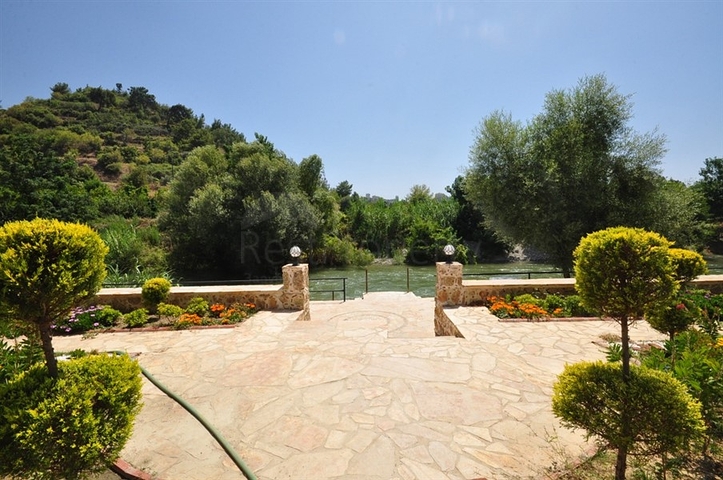 شقة باطلالة ساحرة على النهر في الانيا 