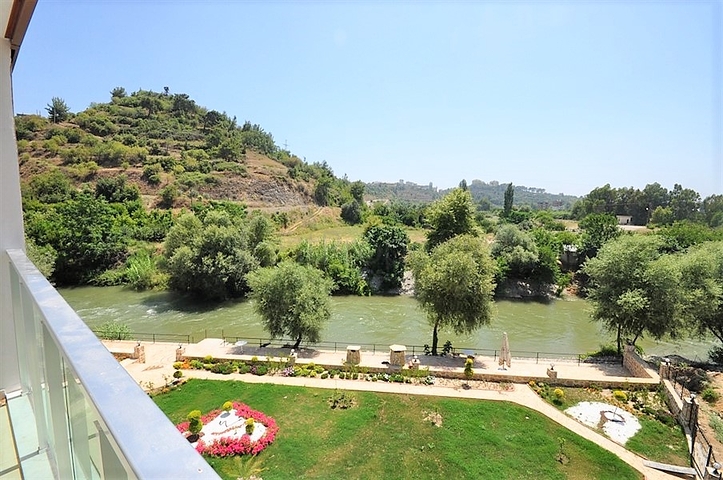 شقة باطلالة ساحرة على النهر في الانيا 