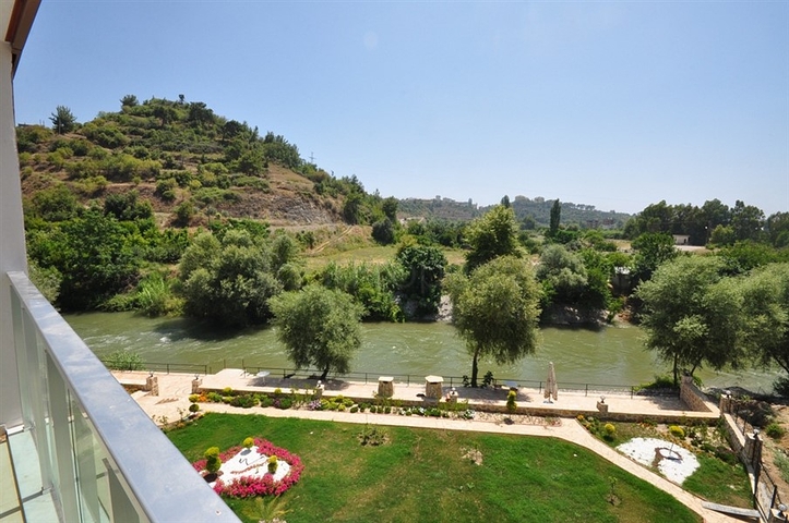 شقة باطلالة ساحرة على النهر في الانيا 