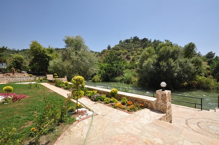 شقة باطلالة ساحرة على النهر في الانيا 