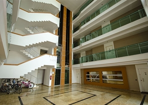 شقة بغرفة نوم واحدة مع أثاث في مجمع مخطط شقق فندقيه