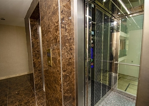 شقة بغرفة نوم واحدة مع أثاث في مجمع مخطط شقق فندقيه