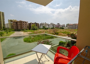 شقة بغرفة نوم واحدة مع أثاث في مجمع مخطط شقق فندقيه