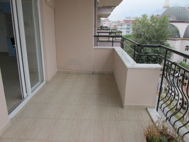 دوبلكس عائلية اربع غرف وصالة في منطقة اوبا المركزية 