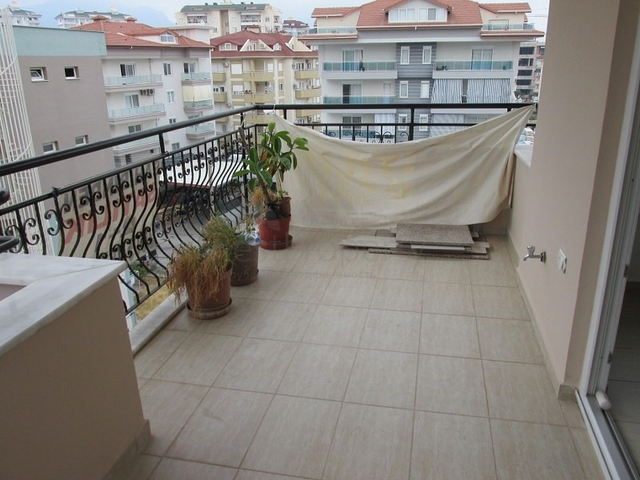 دوبلكس عائلية اربع غرف وصالة في منطقة اوبا المركزية 