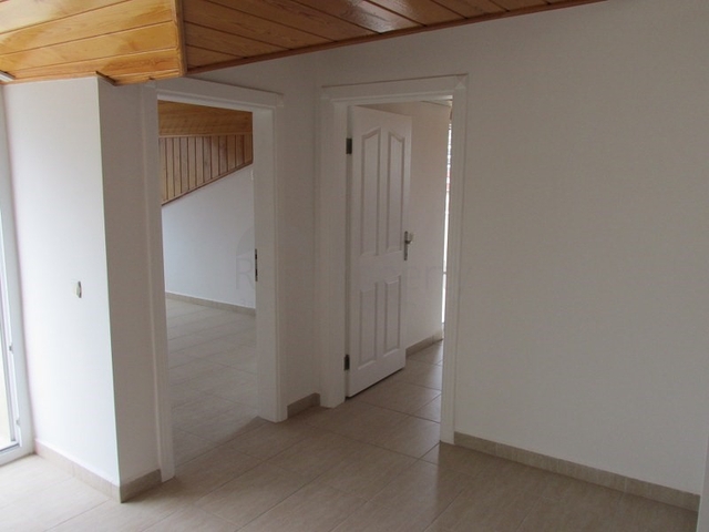 دوبلكس عائلية اربع غرف وصالة في منطقة اوبا المركزية 