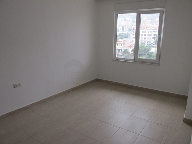 دوبلكس عائلية اربع غرف وصالة في منطقة اوبا المركزية 