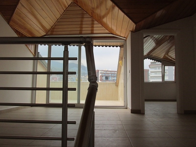 دوبلكس عائلية اربع غرف وصالة في منطقة اوبا المركزية 