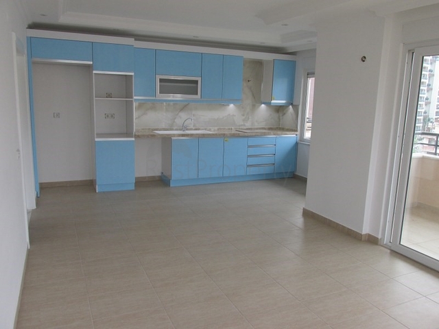 دوبلكس عائلية اربع غرف وصالة في منطقة اوبا المركزية 