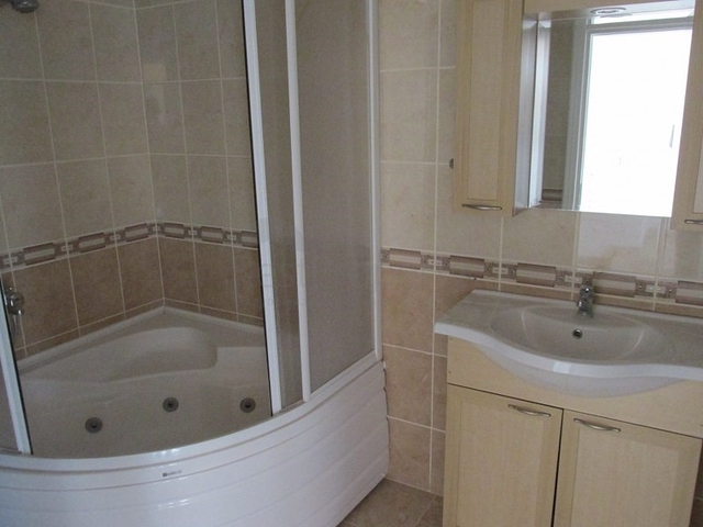 دوبلكس عائلية اربع غرف وصالة في منطقة اوبا المركزية 