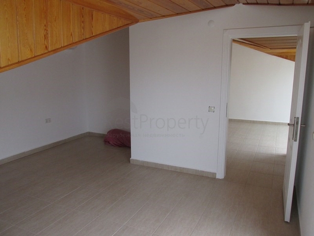 دوبلكس عائلية اربع غرف وصالة في منطقة اوبا المركزية 