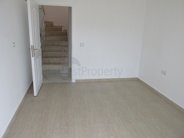 دوبلكس عائلية اربع غرف وصالة في منطقة اوبا المركزية 