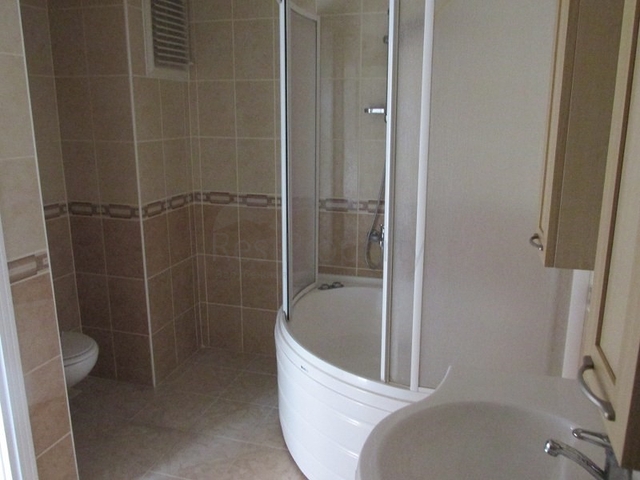 دوبلكس عائلية اربع غرف وصالة في منطقة اوبا المركزية 