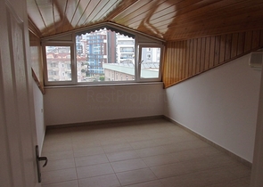 دوبلكس عائلية اربع غرف وصالة في منطقة اوبا المركزية 