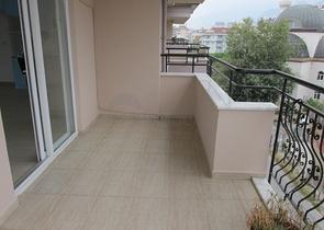 دوبلكس عائلية اربع غرف وصالة في منطقة اوبا المركزية 