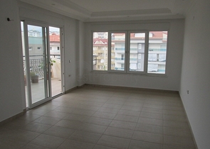 دوبلكس عائلية اربع غرف وصالة في منطقة اوبا المركزية 