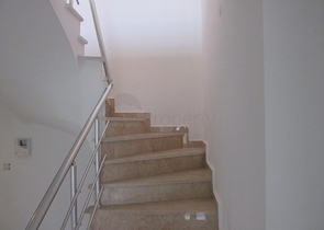 دوبلكس عائلية اربع غرف وصالة في منطقة اوبا المركزية 