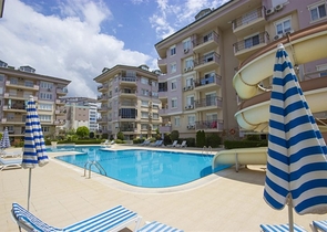 دوبلكس عائلية اربع غرف وصالة في منطقة اوبا المركزية 