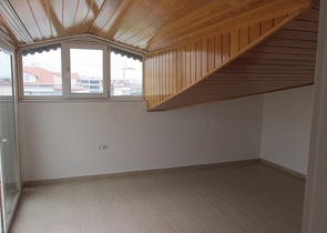 دوبلكس عائلية اربع غرف وصالة في منطقة اوبا المركزية 