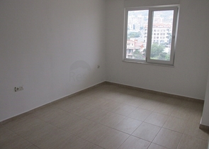 دوبلكس عائلية اربع غرف وصالة في منطقة اوبا المركزية 